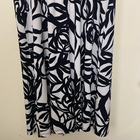 NWT  Maggy London Black and Cream Leaf Print Midi Dress Sz 4 - Picture 9 of 14